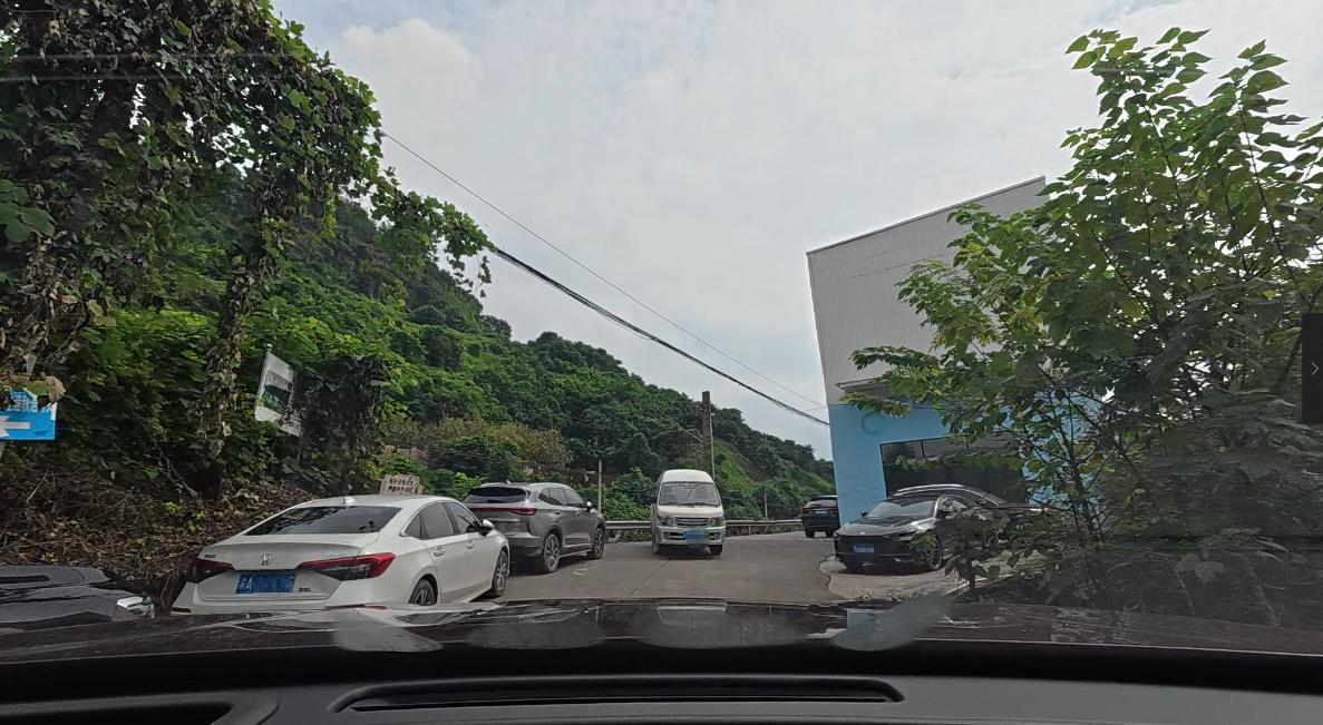 问界_华为ADS4.0智能驾驶 重庆复杂路况实测 问界M7馈电油耗分析