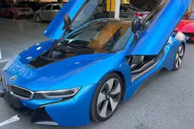 宝马i8：新车落地200多万，现在二手价格80多万能买么？图片