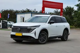 被低估的日产探陆，标配2.0T+9AT，车长超5.1米，有6座图片