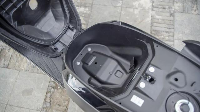 一万出头的高颜值本田复古踏板——新大洲本田NS125LA静态评测