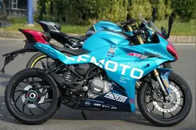 新车实拍：春风250SR赛道版厂队限量款，老款又不香了！图片