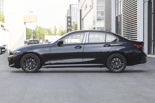 真正的B级车标杆！配2.0T+8AT动力，还是后驱，带你看宝马3系