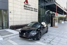10万级合资家轿出特别版，颜值能打，配置实用，体验轩逸黑金版图片