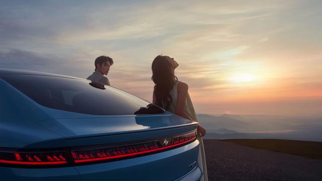 颜值智能操控三在线 东风奕派 eπ007+ 15 万级智美轿跑新选择