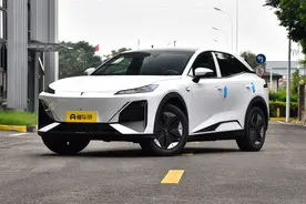 解读深蓝S07，纯电续航285km+综合续航1200km，百公里油耗0.71L图片