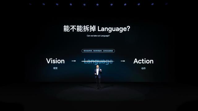 新能源车变机器人，机器人现场走猫步，2025小鹏科技日全记录