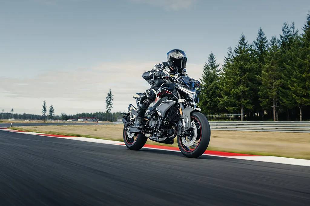2025 款 CFMOTO 800NK 美国上市,这着实有点敷衍美国车友了!2330|小老婆汽機車資訊網