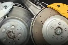 刹车对比拆解！小米SU7对比特斯拉Model Y图片