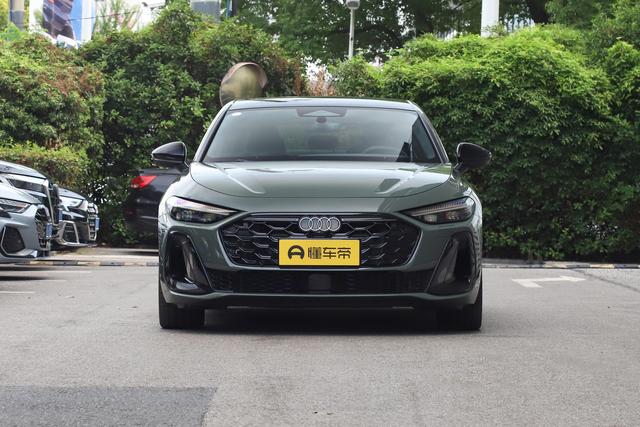 B级车选燃油还是新能源，奥迪A5L，华为辅助加持的燃油车是真的香