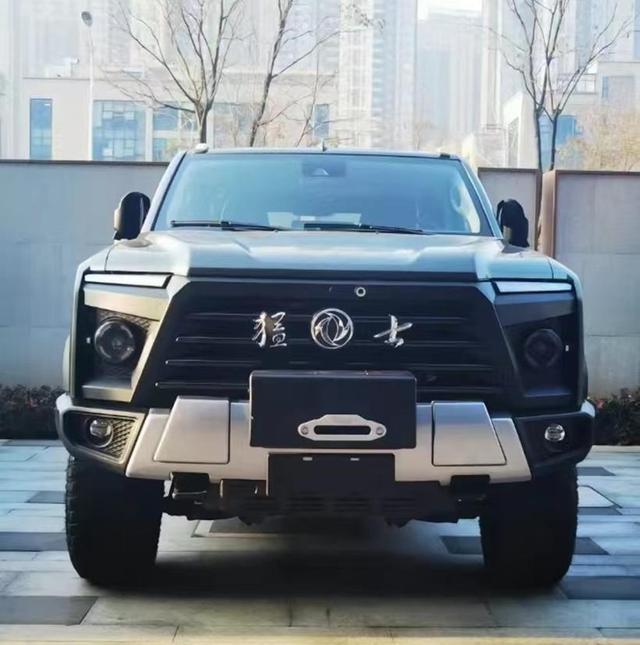 2024东风猛士M50亮相，国产越野“急先锋”，6.7升柴油引擎+四驱