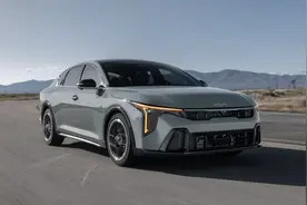 新车 | 约15.7万元起，全新起亚K4海外上市，两种动力/溜背设计图片