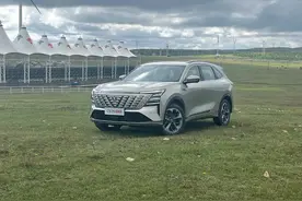 试驾：第四代长安CS75PLUS，高品质1.5T动力！图片