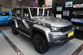 实拍22款北京BJ40环塔冠军版，售价20.99万，综合实力到底如何？图片