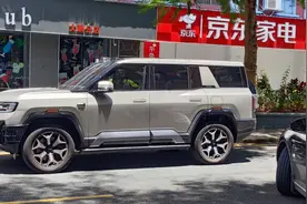 方程豹豹8现身街头，长近5米2配6/7座布局，搭天神之眼+云辇-P图片