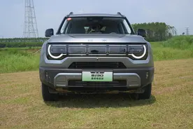 日常代步油耗低 周末野外能胜任 北京汽车BJ30试驾图片