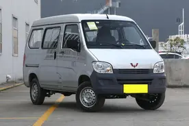 体验五菱之光2019款1.2L S实用型，定价3.23万还是后驱，油耗6.0L图片