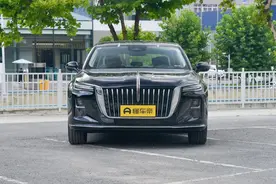 2023款红旗H5混动版：轴距2920mm，油耗5.1L，除了情怀还有啥？图片