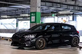 素雅走街范福特福克斯ST-Line，追尾也不能阻止我改装的步伐图片