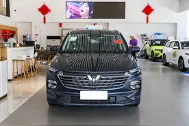 想买一台6座车，体验五菱凯捷，长4875mm座椅放倒纯平，空间较大图片