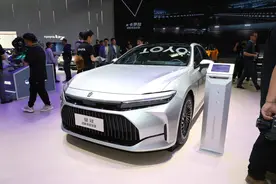 指导价29.9万元起/奥迪A6L同级，全新丰田皇冠亮相2024北京车展图片