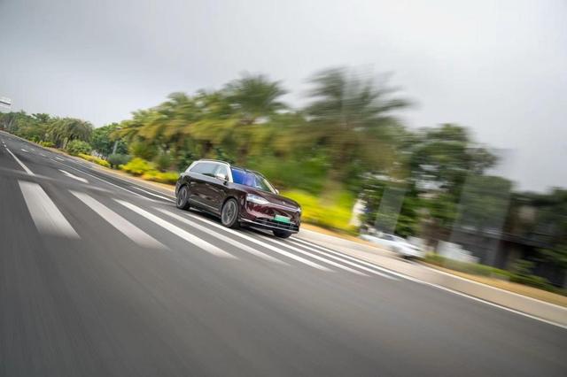 轻松游大湾区宜居城市，开问界M9向珠海出发