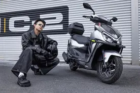 踏板车的扛把子 万元级别的鸿150RS图片