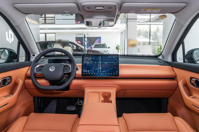 续航530km+L2辅助驾驶，直降4000元的零跑C10对比丰田bZ5如何选？