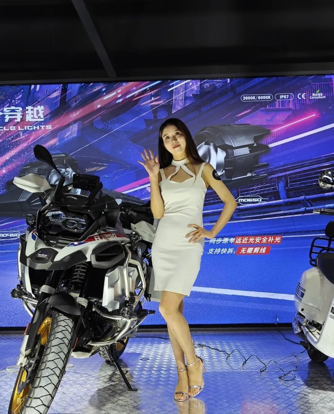 今天不聊摩托车！就来一起看看本届摩博会的美女模特吧4750|小老婆汽機車資訊網