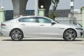 豪车“挺不住”了！近33万降到18.98万，2.0T+8AT+前双叉臂，厚道图片
