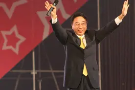 看完潘长江的座驾，再看冯巩、陈佩斯，网友：谁是小丑一目了然图片