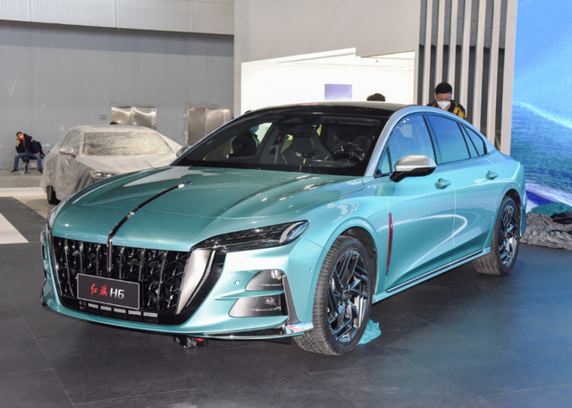 上海车展必看4款轿车！个个颜值高性能强 有一款续航超700km
