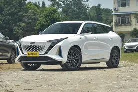 这款插混动力SUV，轴距达2795mm、还配备胎，优惠后12.98万起售图片