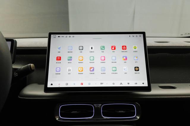 零跑Lafa5成了，限时9.28万起，3天卖了7397台，哪个版本值得买？