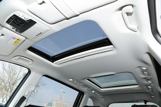 油耗6L出头，日系大7座家用MPV，宽敞舒适又耐用，实拍本田艾力绅