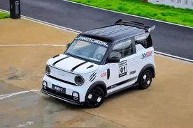 不到五万纯电后驱动感小车，吉利熊猫卡丁赛道试驾图片