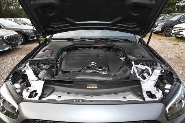 分析奔驰E级（进口）2023款 E 260 轿跑车购车费用和用车成本