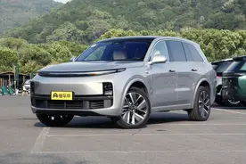 理想L8试驾体验：增程式电动SUV，大6座布局，关键科技配置丰富图片