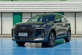 1.6T＋8AT，配置拉满，仅10万出头，奇瑞全新瑞虎7 PLUS实拍解析图片