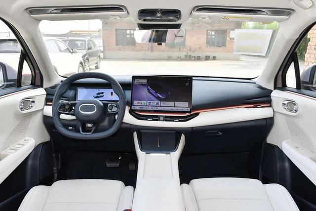 全球交付超30万	，五年技术集大成者领克06的精致，年轻人最懂