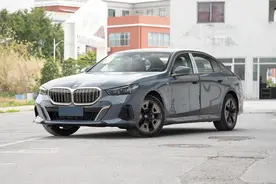 养一台宝马5系一年需要多少钱？月薪多少才养得起？图片