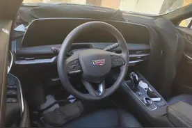 标配33英寸曲面屏，新款凯迪拉克XT4配置曝光，售价有望下调图片