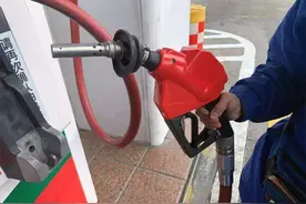 每次油箱不满就跳枪，这是正常现象吗？图片