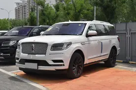 V6动力+越野四驱！进口全尺寸7座豪华SUV，能燃92油，林肯领航员图片