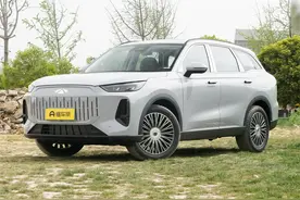 新车｜1.5T插混动力/置换一口价11.99万元起，新款奇瑞风云T9实车图片