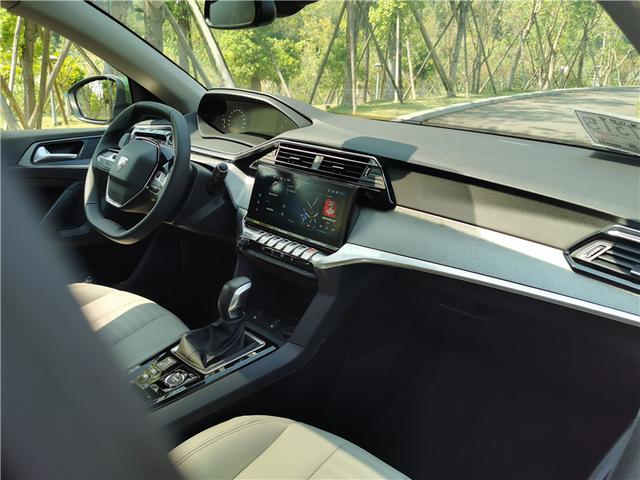 试驾东风标致新408，10.57万起标配1.6T+6AT，性价比到底有多高？