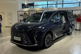 指导价26.99万起，外观与内饰全面焕新，全新别克GL8陆尊上市图片