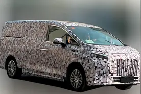 长城魏牌首款MPV试装车下线，预计明年4月上市，或搭柠檬DHT混动图片