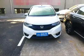 本田车省心？这辆标价5万的三代飞度告诉你，才开六万公里就漏油图片