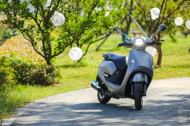 一万出头的高颜值本田复古踏板——新大洲本田NS125LA静态评测