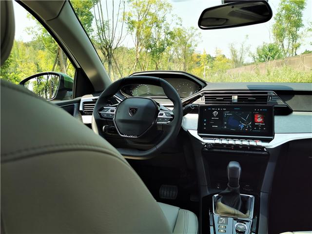 试驾东风标致新408，10.57万起标配1.6T+6AT，性价比到底有多高？